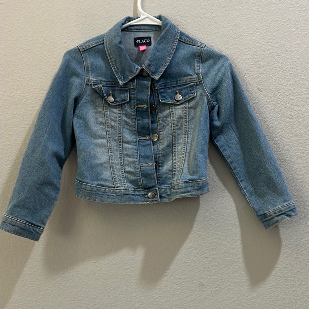 Classic Blue Jean Jacket with Cropped Hem and Contrast Stitching